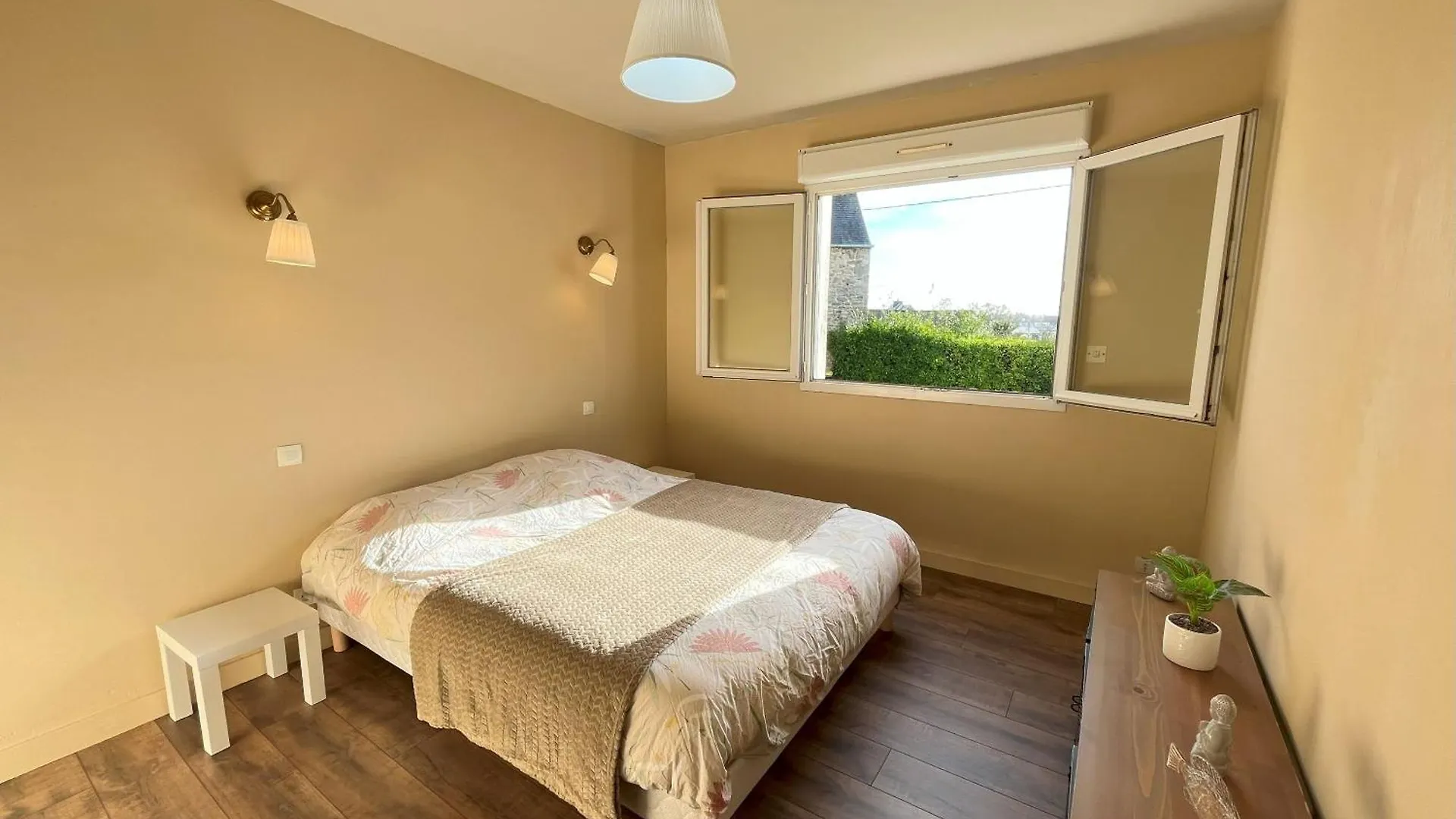 Appartement Dans Une Maison Avec Entree Independante A 500M De La Plage Santec