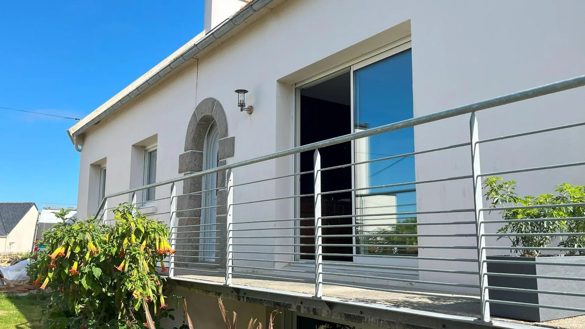 Appartement Dans Une Maison Avec Entree Independante A 500M De La Plage Santec France