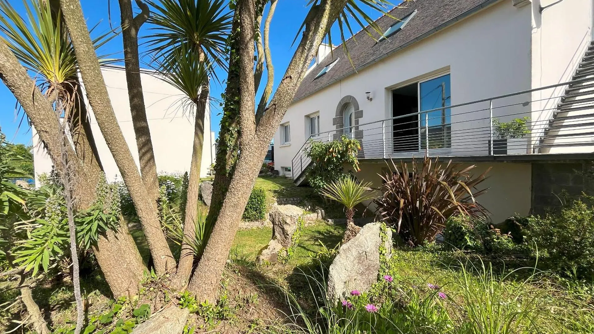 Appartement Dans Une Maison Avec Entree Independante A 500M De La Plage Santec